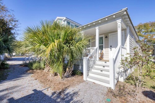 Free Golf Cart | 1 Mi to Downtown & Beach