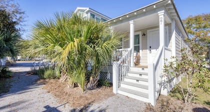 Free Golf Cart | 1 Mi to Downtown & Beach