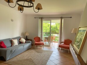 Living area - Vrbo Property (Quarteira)