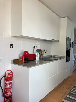 Private kitchen - HOUSE OF RISING SUN: Splendor Under the Sun at the Algarve's Most Prestigious Resort (Quarteira)