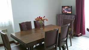 Dining - Vrbo Property (Sainte-Marie-de-Ré)