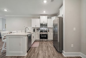 Coffee/tea maker, fridge, microwave, dishwasher - Brand NEW Calabash Condo (Calabash)