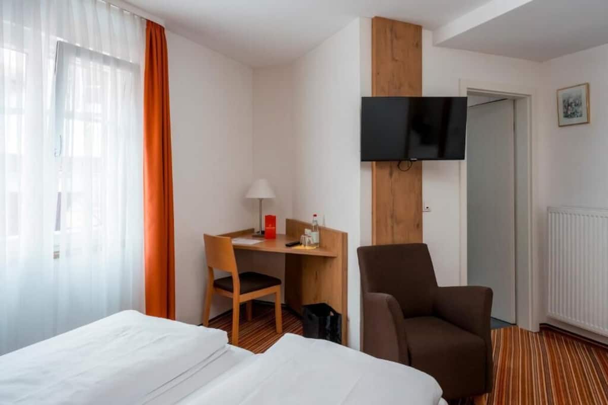 Standard-Doppelzimmer | Zimmersafe, schallisolierte Zimmer, kostenloses WLAN