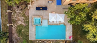 Lake Travis Villa - Spacious, Pool, & Hot Tub!