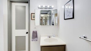 Unclassified image, 3 of 37, button - Peaceful Lake Cabin 3BD - Surrounded by Nature (Manhattan)