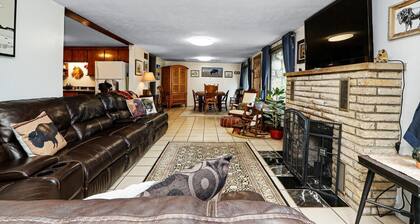 Peaceful Lake Cabin 3BD - Surrounded by Nature