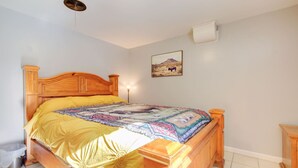 Unclassified image, 5 of 37, button - Peaceful Lake Cabin 3BD - Surrounded by Nature (Manhattan)