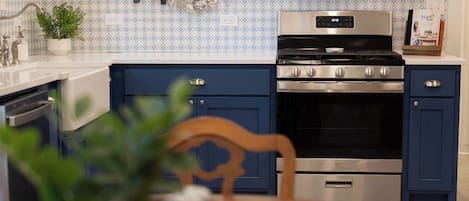 Coffee/tea maker, fridge, microwave, oven