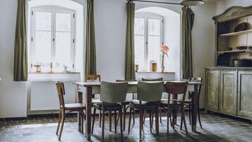 Apartment | Dining