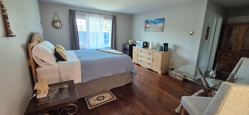 Oceanfront Private Suite w/Breakfast by the Atlantic | Nova Scotia's South Shore