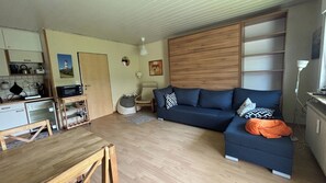 Living area - A cozy retreat for a getaway by the sea; dogs welcome—with a pool and sauna (Butjadingen)