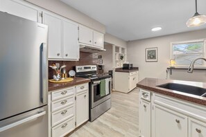 Private kitchen - Quiet Neighborhood | West Side Location W/ W&D (Wichita)