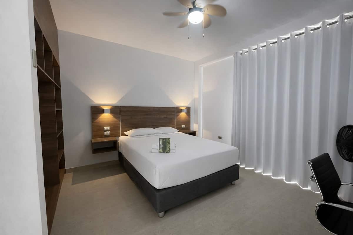 Suite, balcón | Wifi gratis y ropa de cama