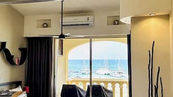 Comfort Studio, Sea View | Peti besi dalam bilik, langsir/tirai gelap terus, Wi-fi percuma