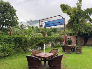 Luxury-Zimmer, Balkon | Speisen im Freien