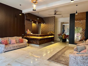 Habitación de lujo, balcón | Vestíbulo