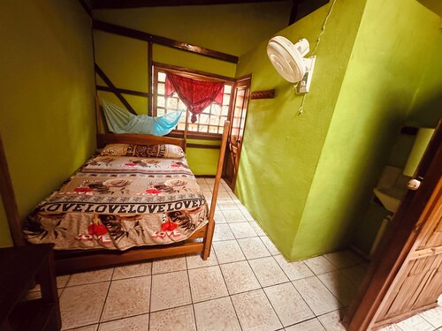 Comfortable cabin. Just 2 minutes from the beach!