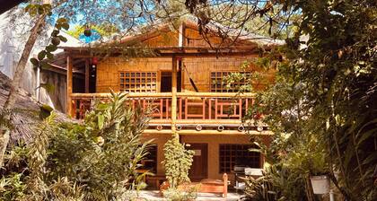 Comfortable cabin. Just 2 minutes from the beach!