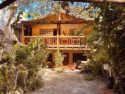 Comfortable cabin. Just 2 minutes from the beach!