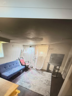 A room with a bed, a chair, a table, and a window. - Cozy 1-bedroom apartment in fantastic Columbus with AC (Columbus)