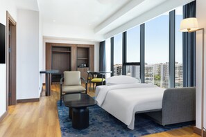 Suite, 1 Katil Raja (King) dengan Katil Sofa, City View | Bar mini, peti besi dalam bilik, langsir/tirai gelap terus, kalis bunyi 