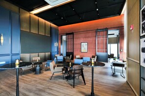 Bar (on property) - ​Four Points By Sheraton Linyi City Center (Linyi)