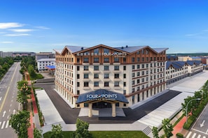 A multi-story hotel with a prominent entrance and a clear view of the surrounding area.