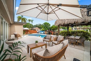 Outdoor dining - Waterfront Escape Private Canal Retreat (Hollywood)