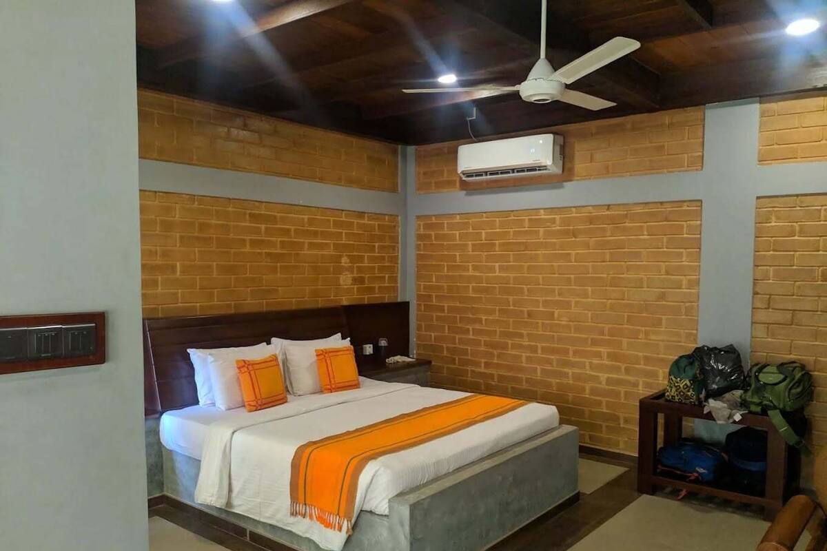 Habitación doble, vistas al jardín | Caja fuerte, escritorio, tabla de planchar con plancha y wifi gratis