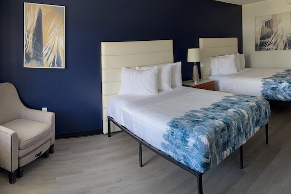 Deluxe Double Room | Laptop workspace, blackout drapes, iron/ironing board, WiFi (free)