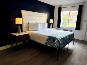 Laptop workspace, blackout curtains, iron/ironing board, free WiFi