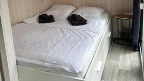 Bed sheets - Charming Tiny House by the Lake with a Sauna (Kloster Lehnin)