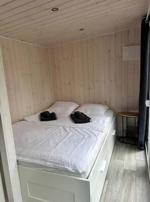 Room - Charming Tiny House by the Lake with a Sauna (Kloster Lehnin)