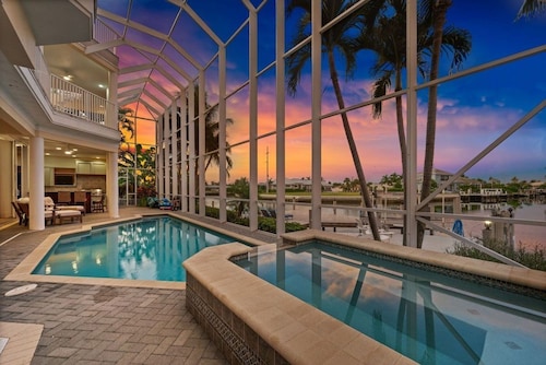 Waterfront Estate • Rooftop • Heated Pool/Spa