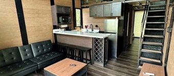 Beautiful Cabin #6 in Tiny Village, Orange, Texas