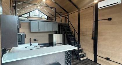 Beautiful Cabin #6 in Tiny Village, Orange, Texas