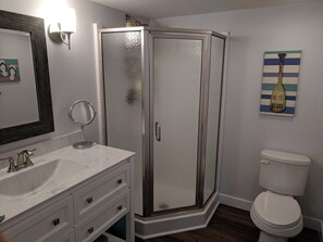 Shower, hair dryer, towels, soap - BethanyWalk to Beach Waterfront Canal 5 BR, 4 Full bath newly renovated House- (Bethany Beach)