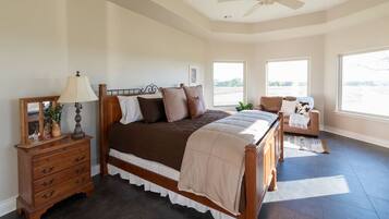 4 bedrooms, iron/ironing board, WiFi (free), bed sheets