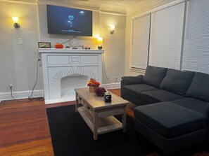 Living area - Adorable 2-bedroom apartment with AC in cool Detroit (Detroit)