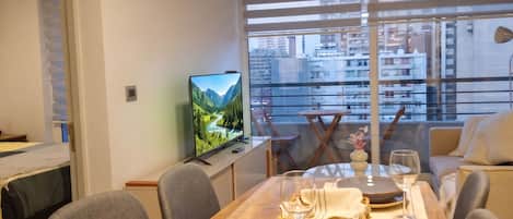 Apartment, 2 Bedrooms | Dining