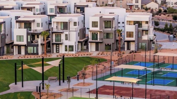 Sports court -  DesertColor St. George Spacious 4-bedroom house pool & hot tub front door steps (St. George)