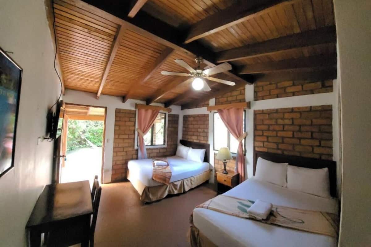 Doppelzimmer, Gartenblick | Schreibtisch, laptopgeeigneter Arbeitsplatz, kostenloses WLAN
