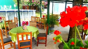Junior-Suite, Gartenblick | Speisen im Freien