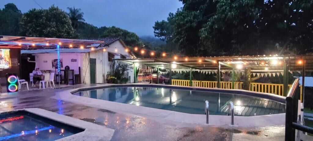 2 outdoor pools