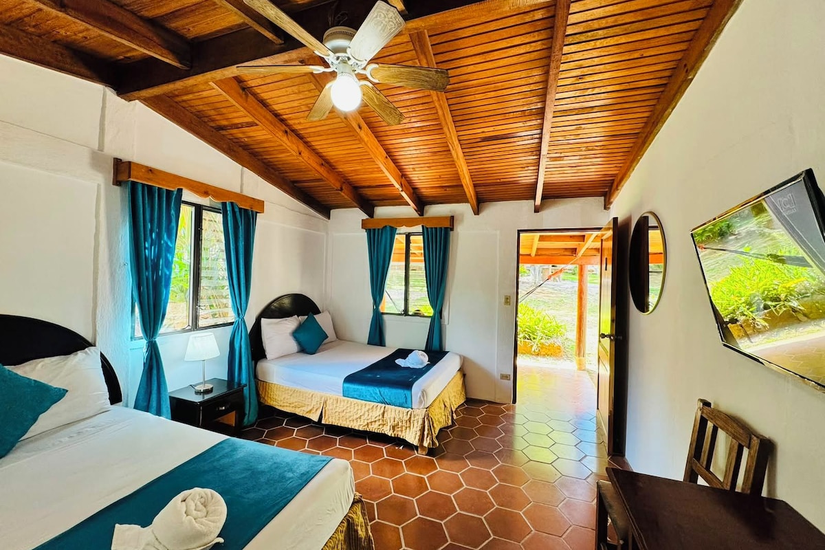 Kamar Double, pemandangan kebun | Meja kerja, ruang kerja ramah laptop, Wi-Fi gratis, dan seprai linen
