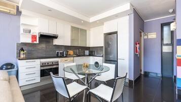 Coffee/tea maker, fridge, microwave, oven