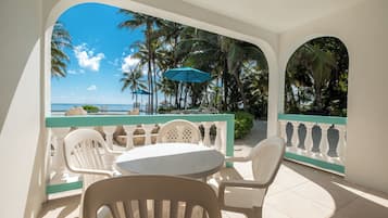 Suite, 1 King Bed, Partial Ocean View | Outdoor dining