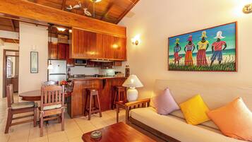 Premium Suite, Ocean View | Living area