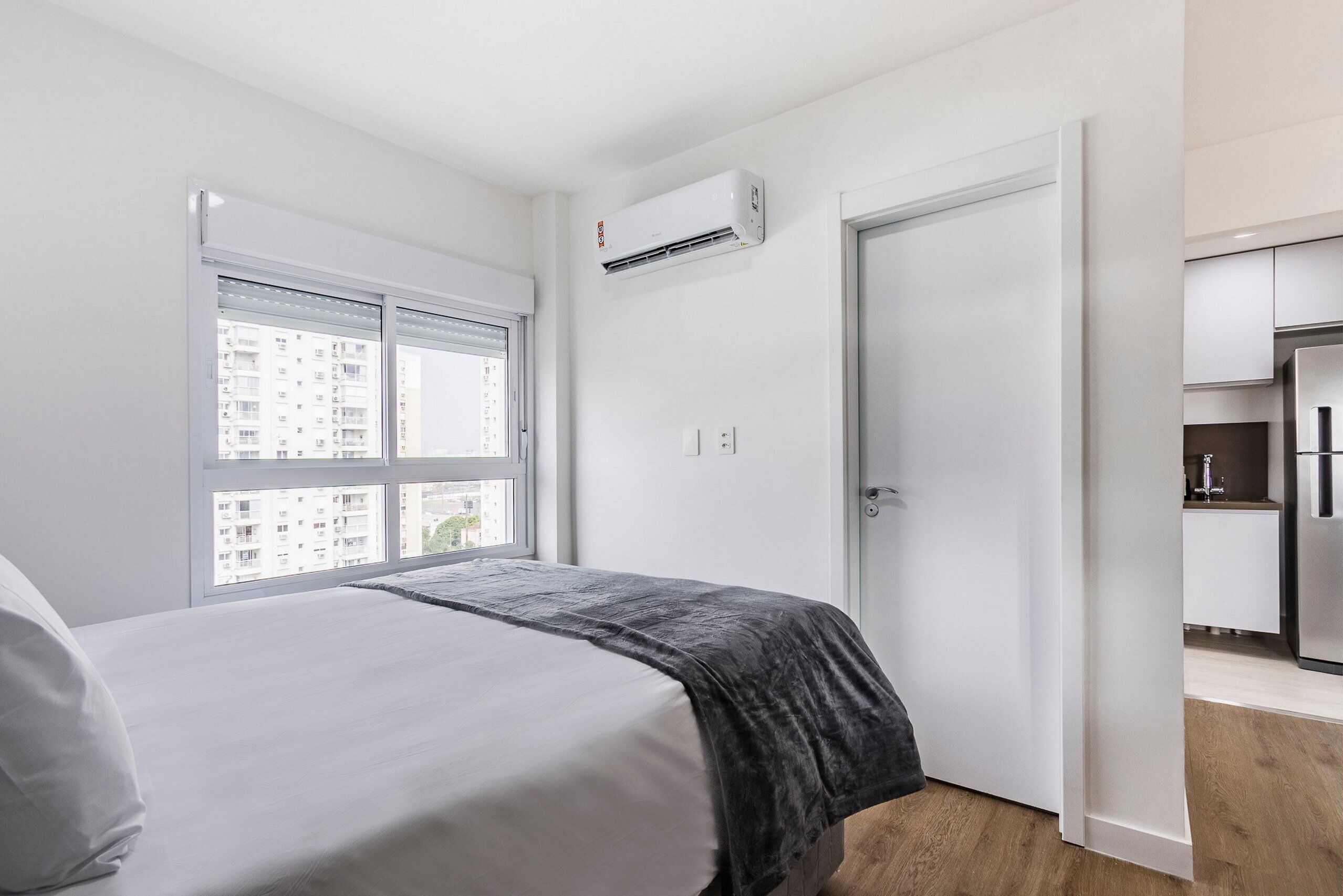 Deluxe Apartment | Desk, laptop workspace, blackout drapes, WiFi (free)