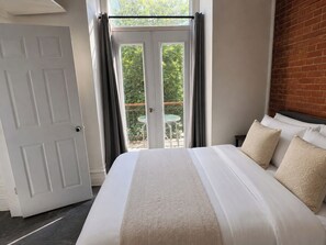 Room - Cozy 1 Bedroom in the heart of downtown Mtl (Montréal)